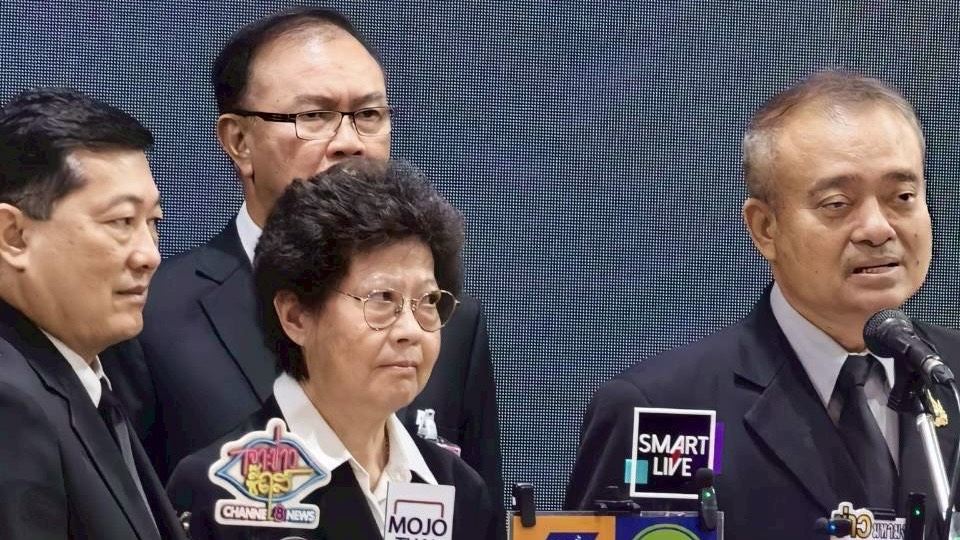 ดร.เนาวรัตน์ ทรงสวัสดิ์ชัย ร่วมกับสภาองค์การนายจ้างอีก 16 สภาองค์การนายจ้าง ลงนามในหนังสือคัดค้าน (ร่าง) พ.ร.บ.คุ้มครองแรงงาน (ฉบับ....) พ.ศ...จำนวน 3 ฉบับ